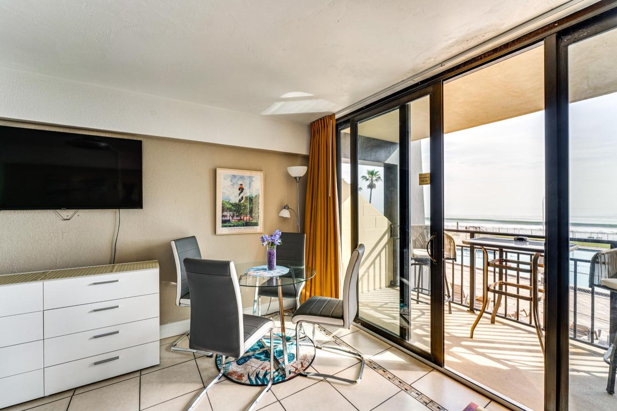 Daytona Beach Resort Studio With Beach Access! Exterior photo